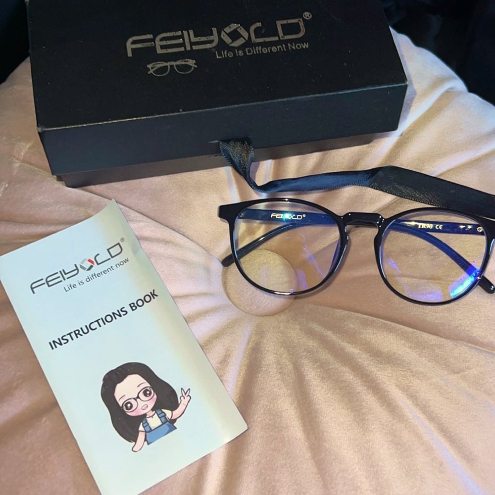 Non-prescription Eyeglasses w/Blue Light Lenses